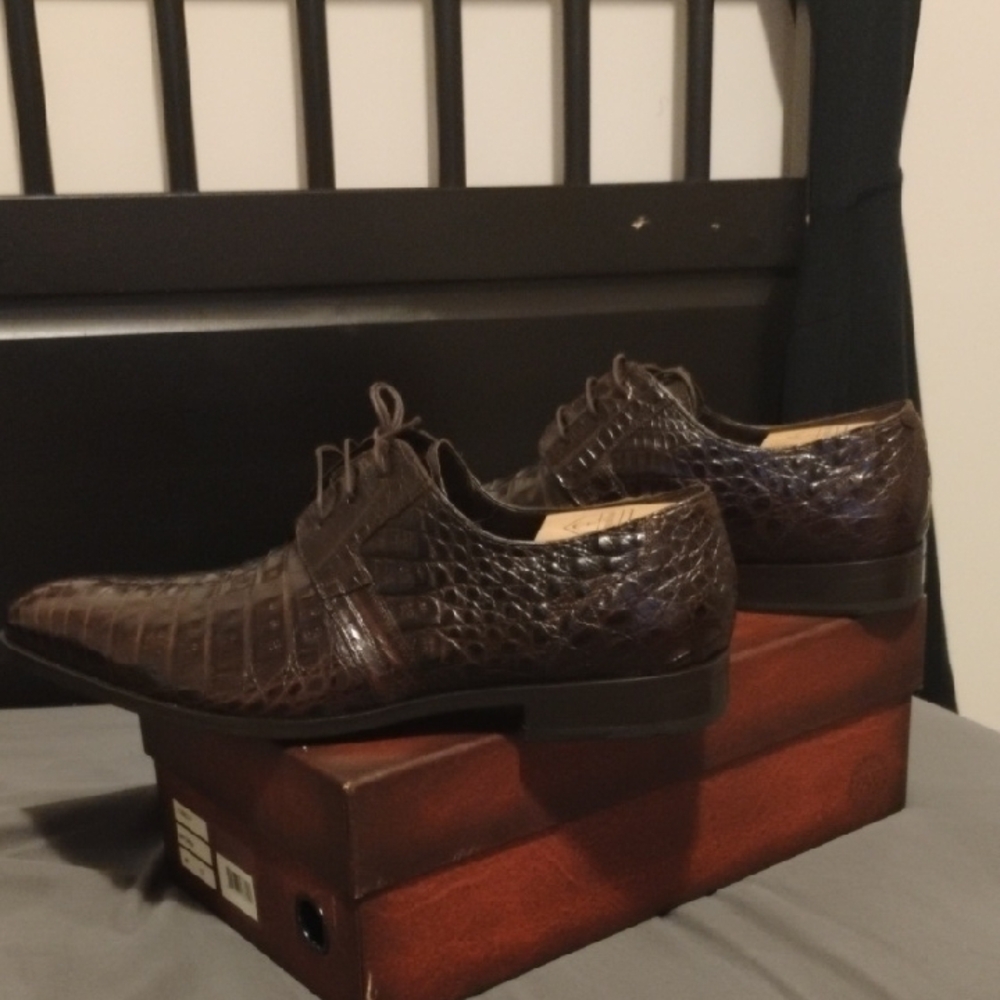 Sophisticated Brown Crocodile Pattern Men's Derbys